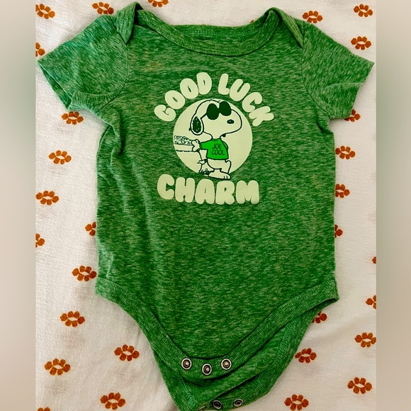 Peanuts Snoopy baby onesies- St Patty’s Day - Picture 1 of 2